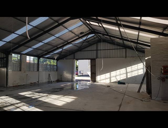 579M² FACTORY TO LET IN TRIANGLE FARM
